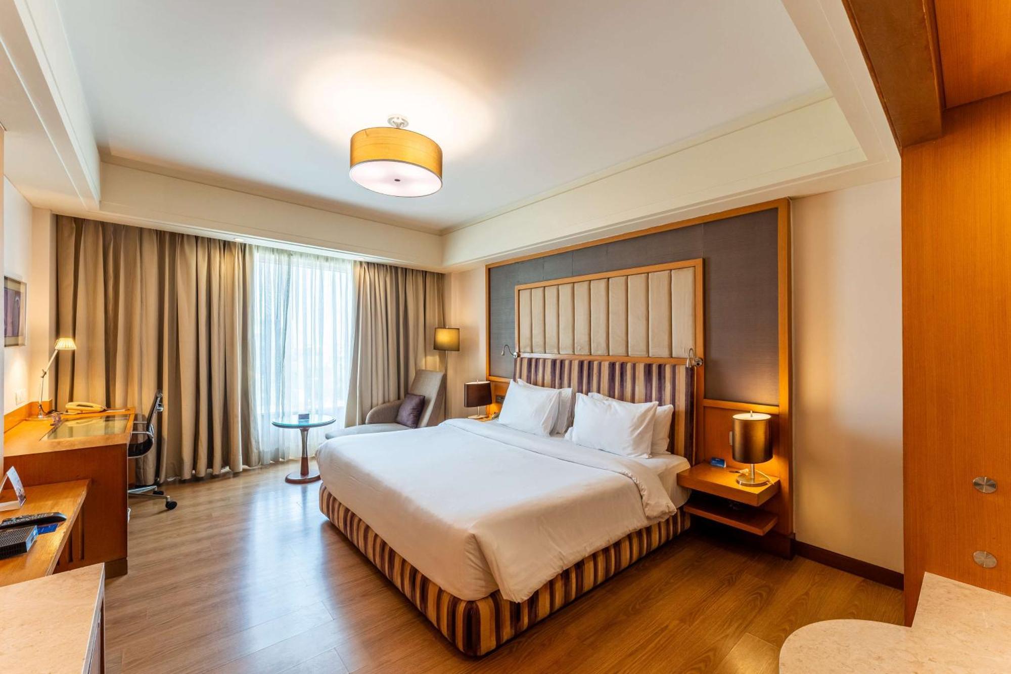 Radisson Blu Hotel, Indore Exterior foto
