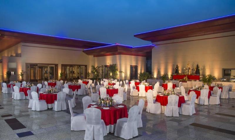 Radisson Blu Hotel, Indore Exterior foto
